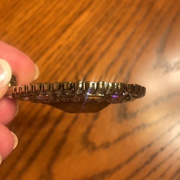 BEAUTIFUL New Premier Designs Gold Tone Pendant w/Wide Magnetic Closure Clasp - Picture 9 of 17